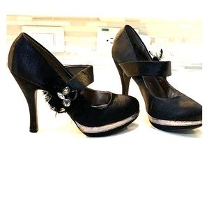 BKE platform shoes with feather decor